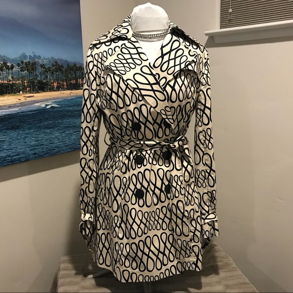 Vertigo Paris Jackets & Blazers - Vertigo Paris cream and black trench coat